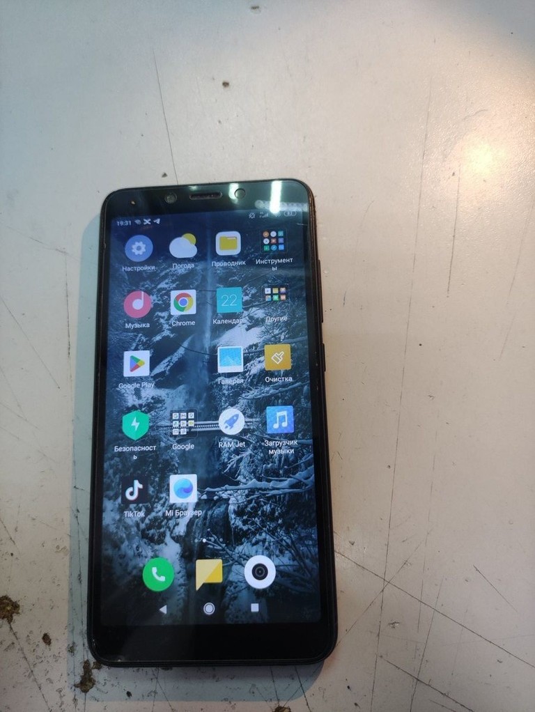 Купити Xiaomi Redmi 6 3/32GB Black Б/У