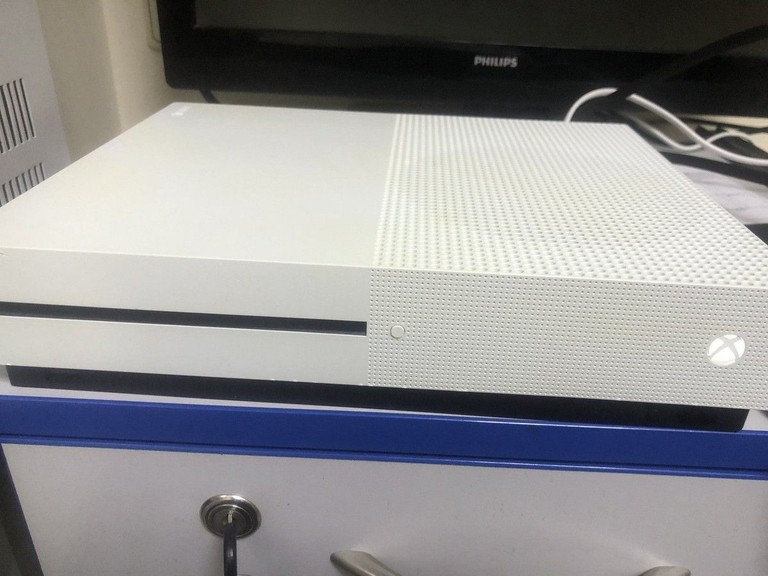 Распродажа Microsoft Xbox One S 500GB, продавец Техноскарб