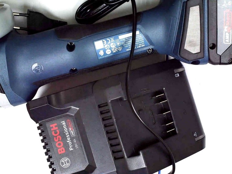 Купити Bosch GWS 18V-8 (06019N9020) Б/У