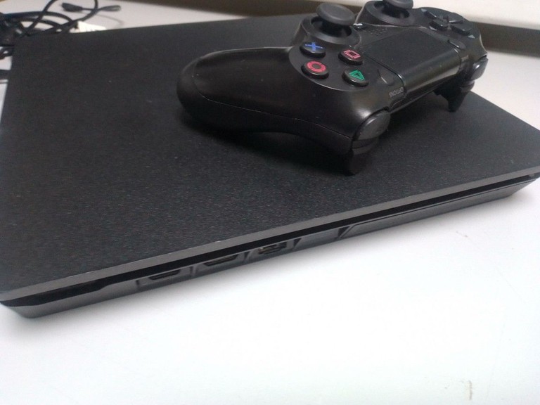 Купити  Sony PlayStation 4 Slim 1TB Black Б/У