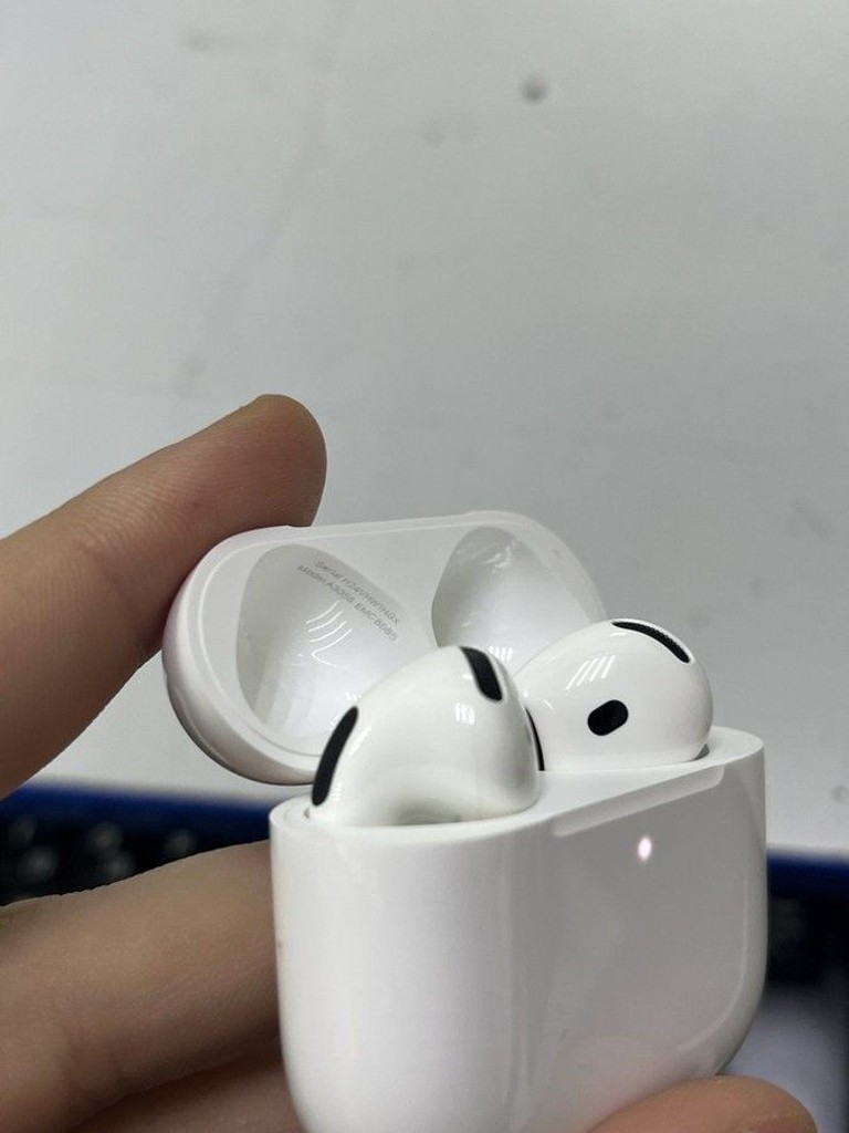 Дешево Apple airpods 4 з ломбарду