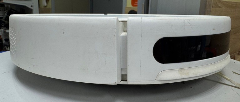 Дешиво Xiaomi Mi Robot Vacuum-Mop Essential с ломбарда