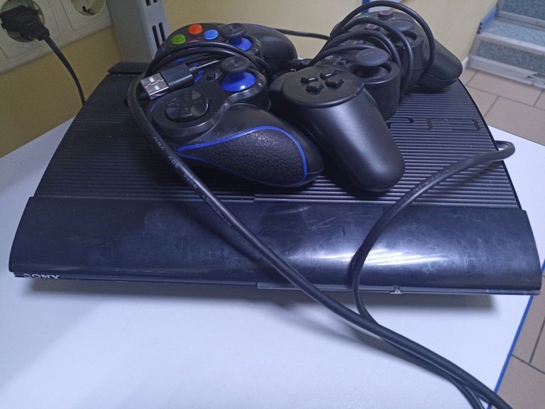 Купити Sony playstation 3 super slim 500gb Б/У