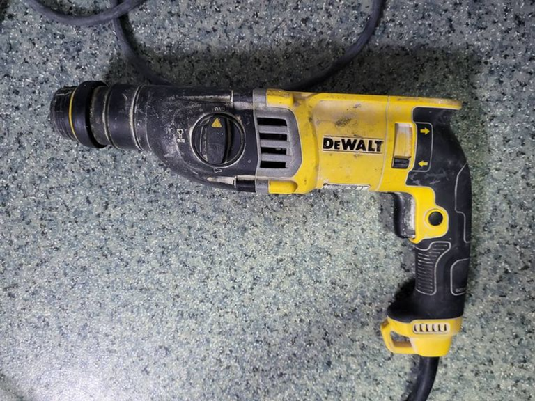 Dewalt d25143ks