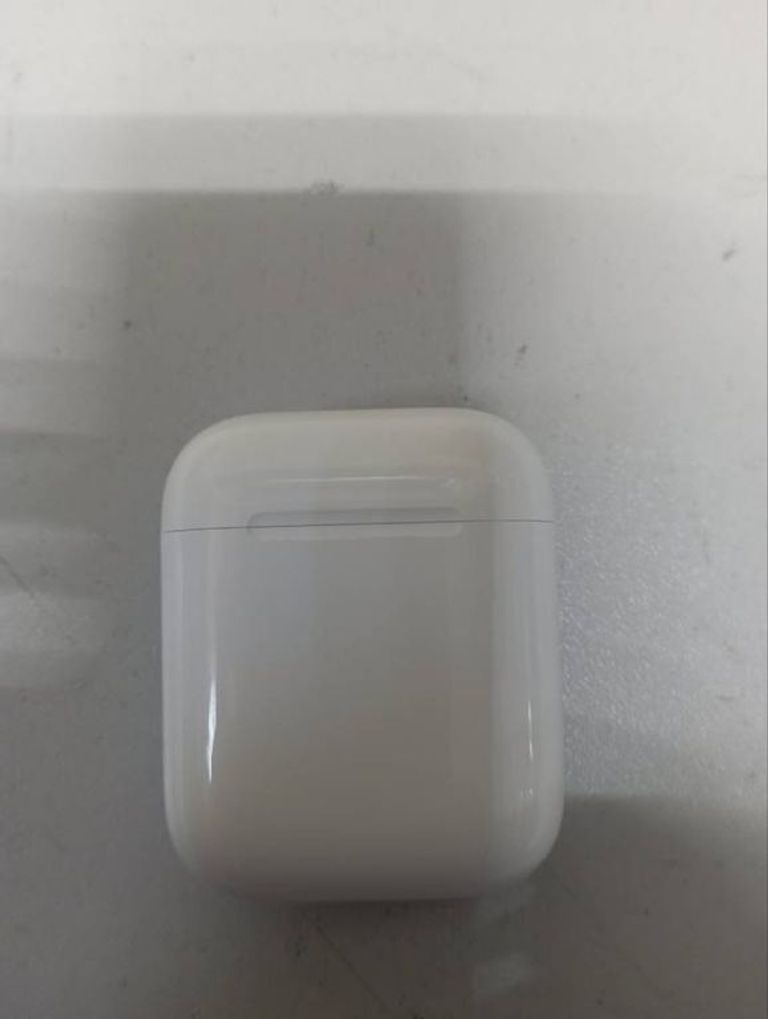 Apple airpods 2nd generation with charging case