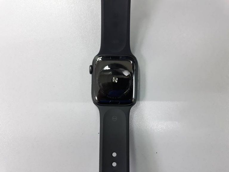 Apple watch se 44mm aluminum case