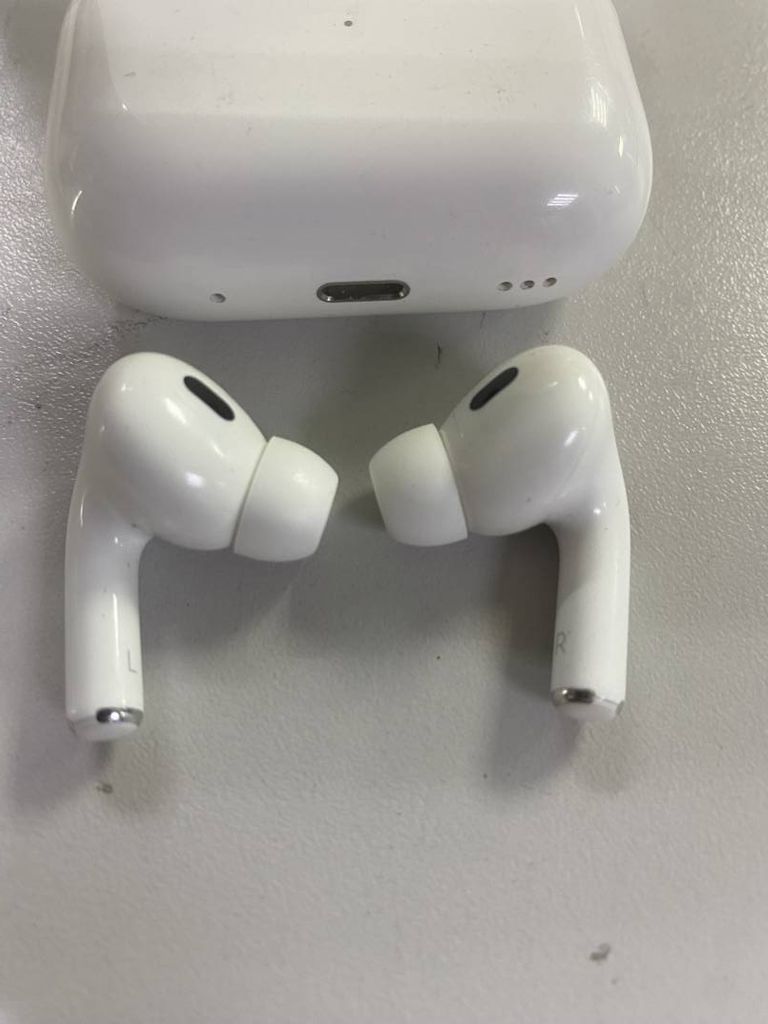 Apple AirPods Pro 2nd generation (MQD83)