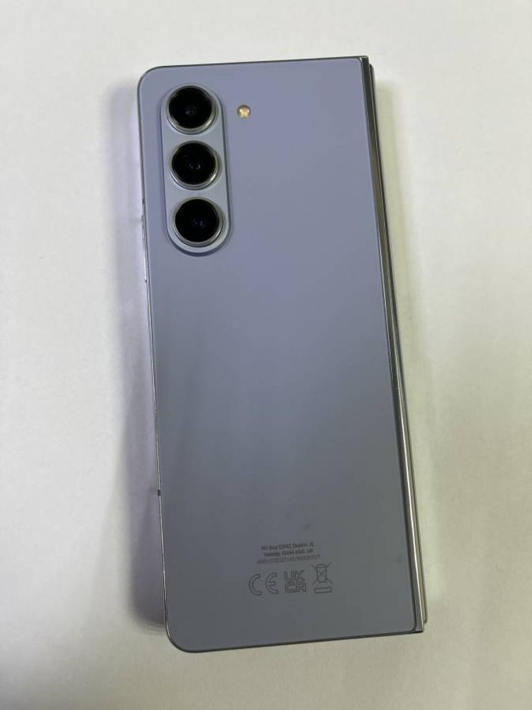 Оголошення Samsung galaxy fold5 12/256gb Б/У