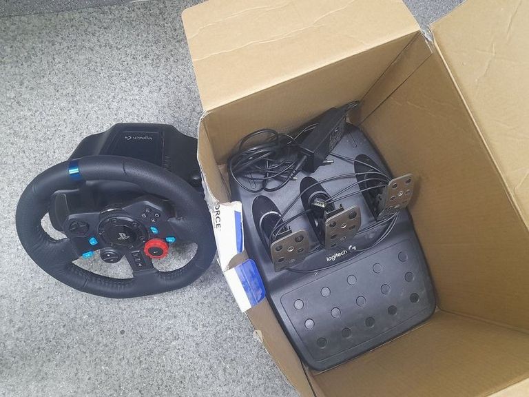 Дешево Logitech G29 Driving Force Racing Wheel (941-000110, 941-000112) з ломбарду