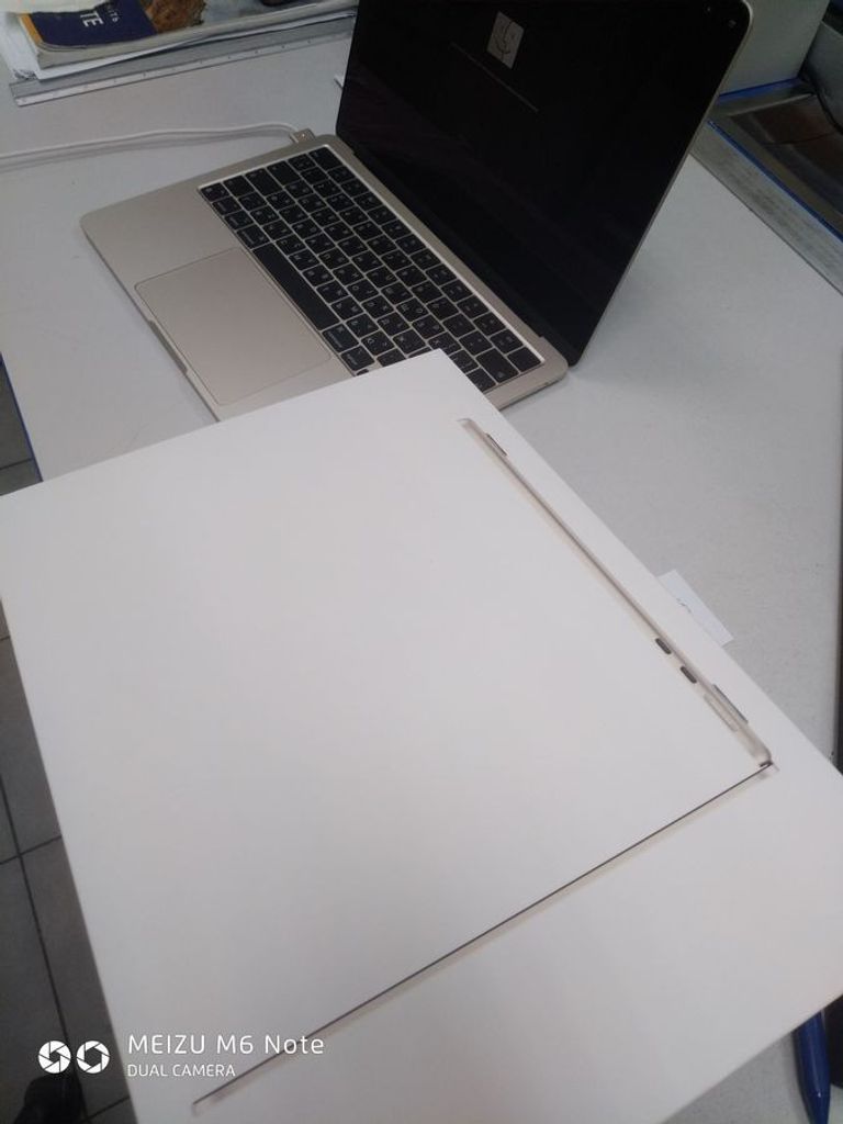 Дешиво Apple macbook air 13,6" m2 2022 с ломбарда