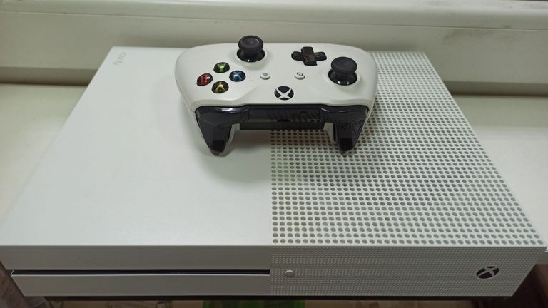 Купити Microsoft Xbox One S 1TB Б/У