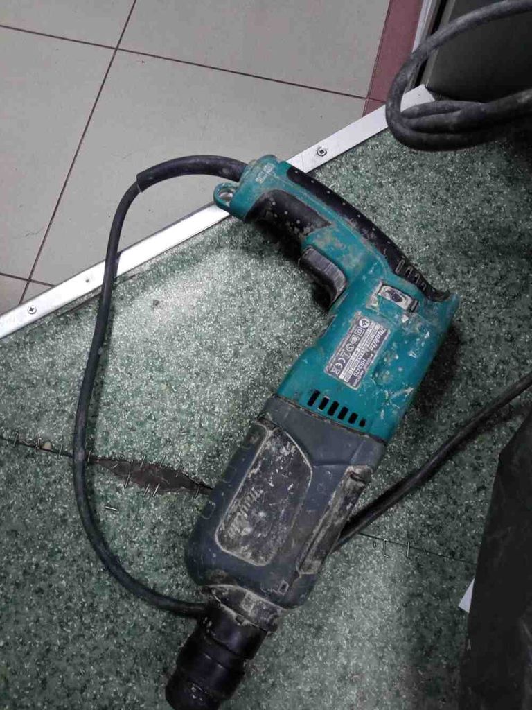 Купити Makita HR2470 Б/У