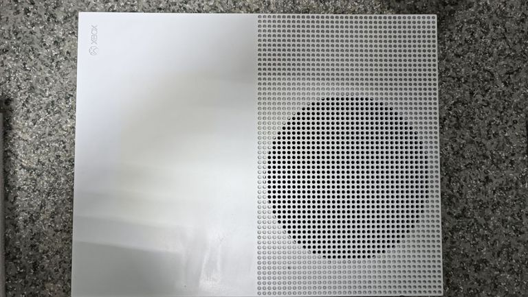 Купить Microsoft Xbox One S 1TB Б/У