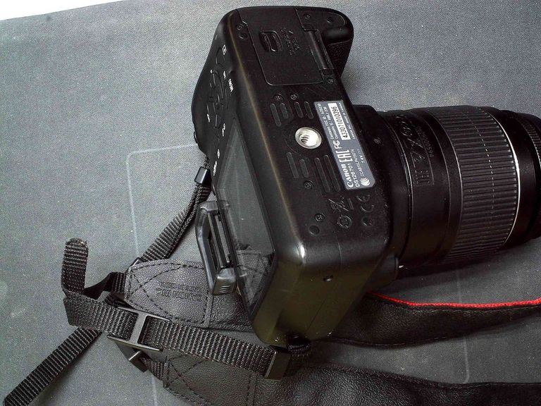 Дешево Canon eos 4000d/ ef-s 18-55mm macro-0-25m-0-8ft з ломбарду