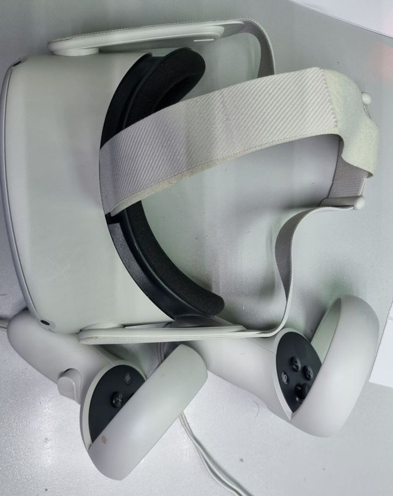 Дешиво Oculus Quest 2 256 GB с ломбарда