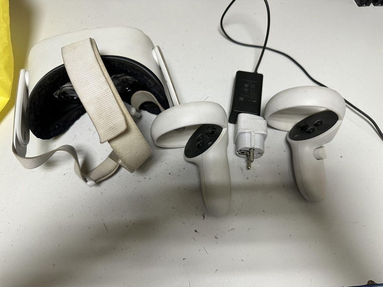 Купить Oculus Quest 2 128 GB Б/У