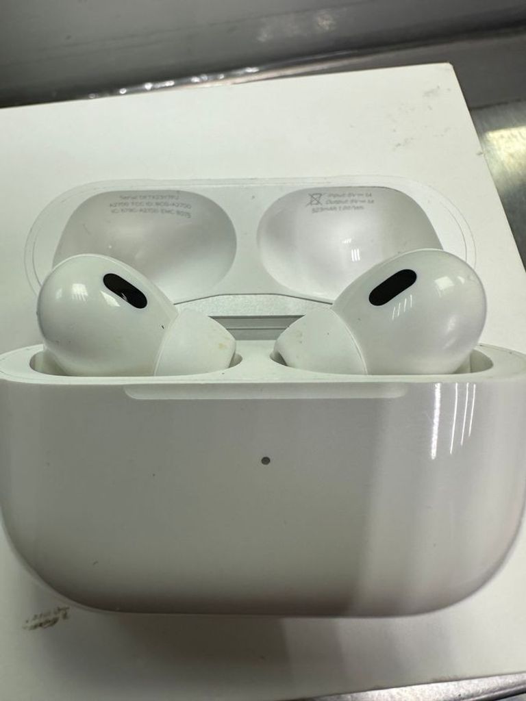 Купить Apple AirPods Pro 2nd generation (MQD83) Б/У