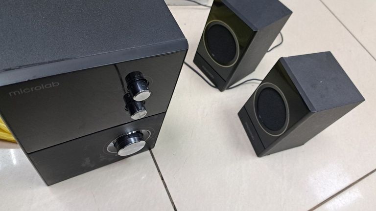 Дешиво Microlab M-223 с ломбарда