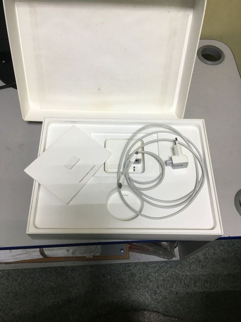 Розпродаж Apple macbook pro/13.3/ core i5 1,4ghz/ ram8gb/ ssd256gb/ iris plus 645/ retina, truetone, touch bar, продавець Техноскарб