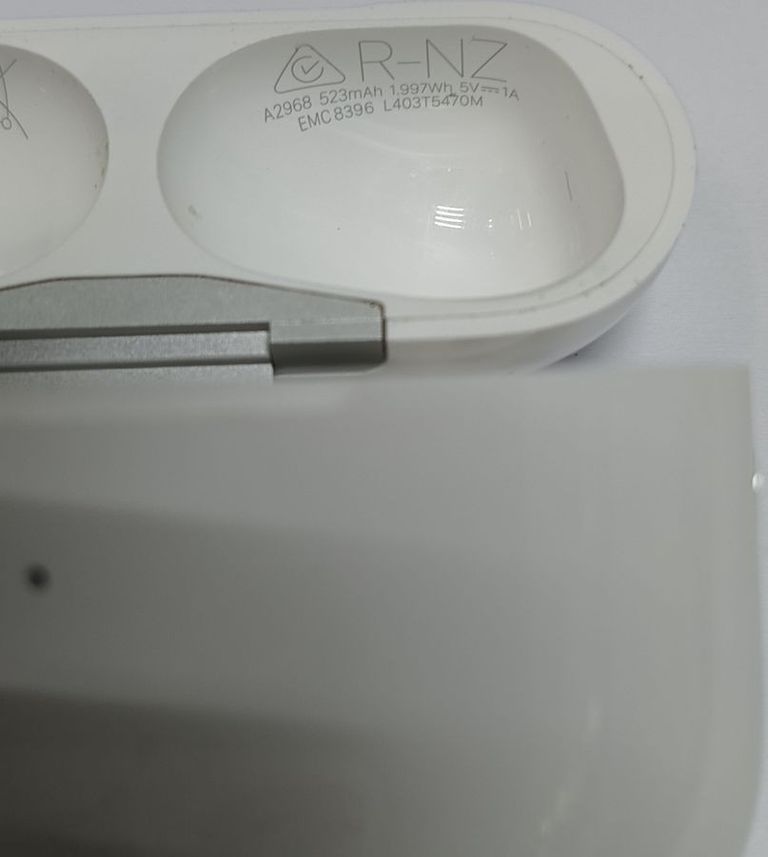 Оголошення Apple airpods pro 2nd generation with magsafe charging case usb-c Б/У