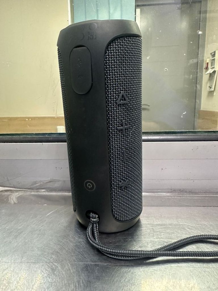 Оголошення Jbl flip essential Б/У