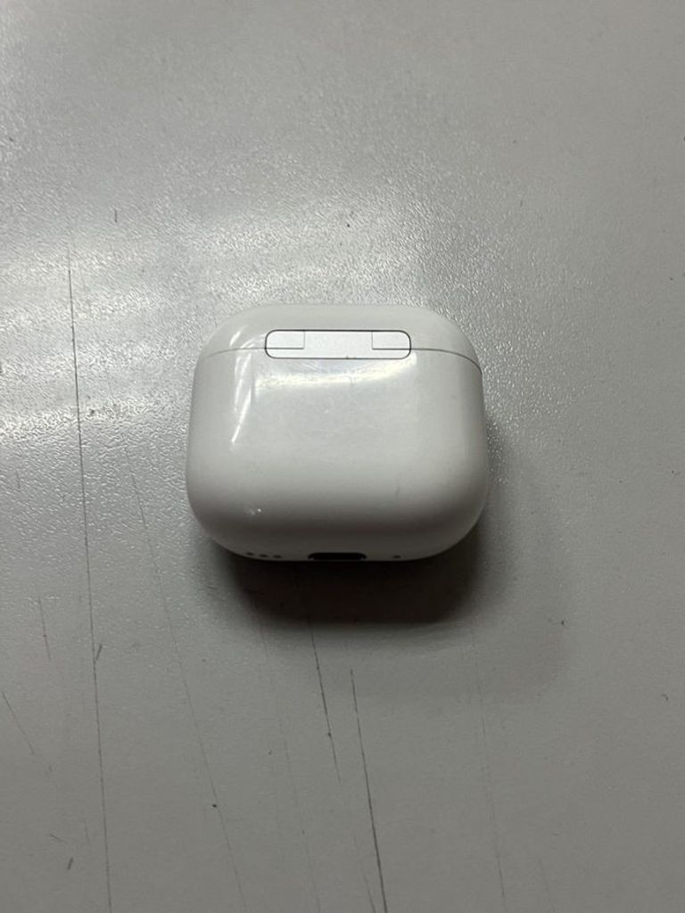 Дешево Apple airpods 4 with active noise cancellation з ломбарду