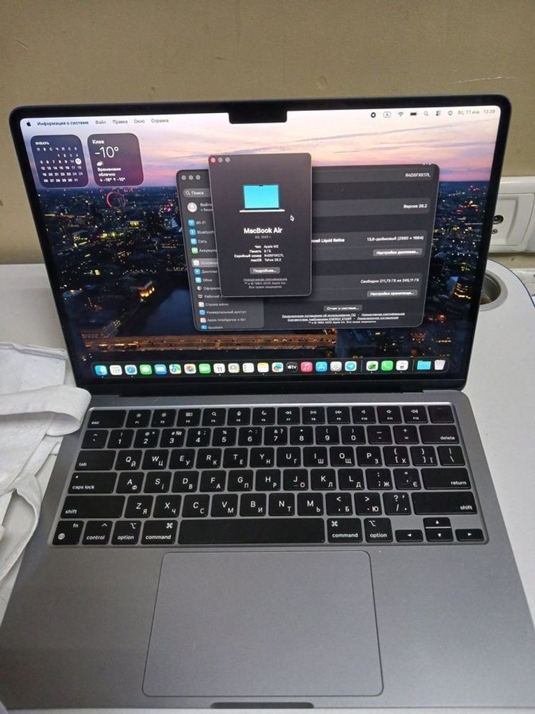 Купити Apple macbook air 13,6" m2 2022 Б/У