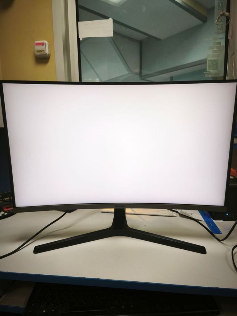 Дешево Samsung c27r500 з ломбарду