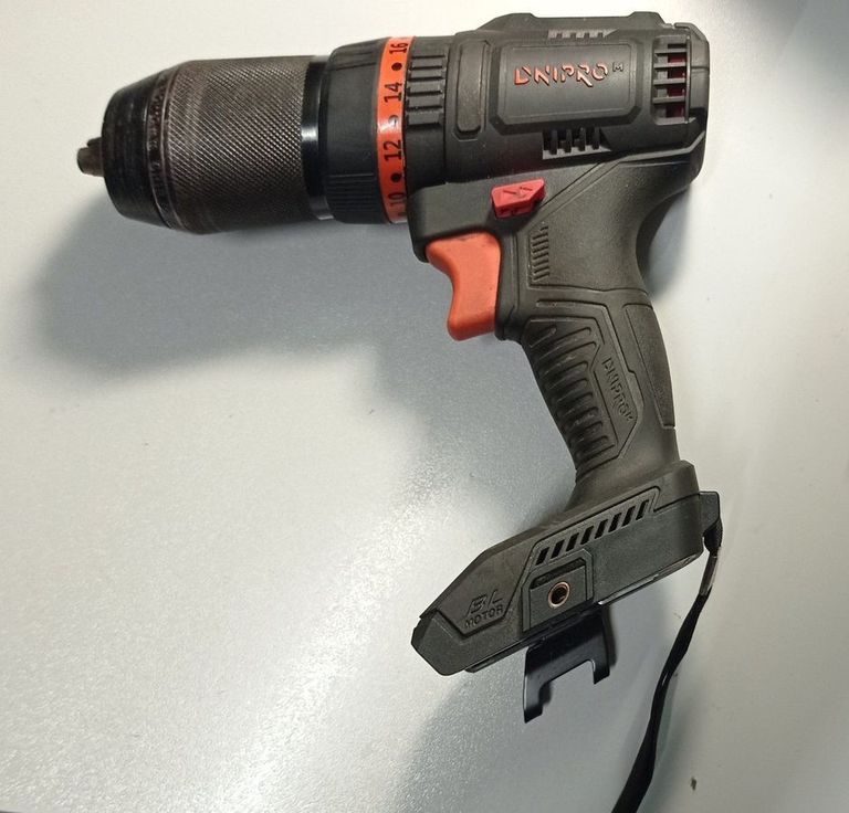 Оголошення Dnipro-M cd-201hbc compact 1акб 4ah зп Б/У