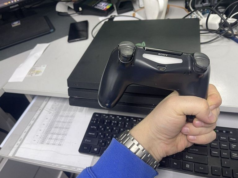 Дешиво Sony playstation 4 pro 1tb с ломбарда