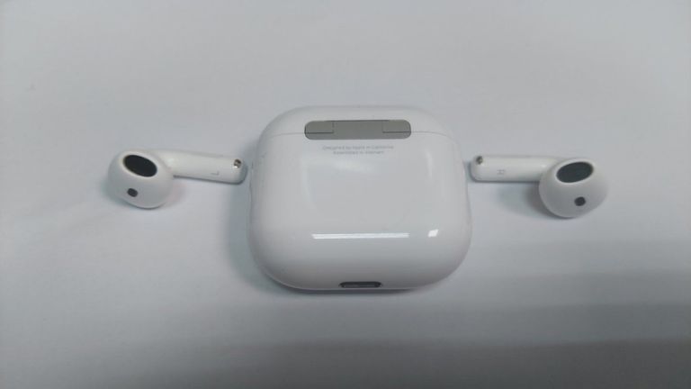 Дешево Apple airpods 4 з ломбарду