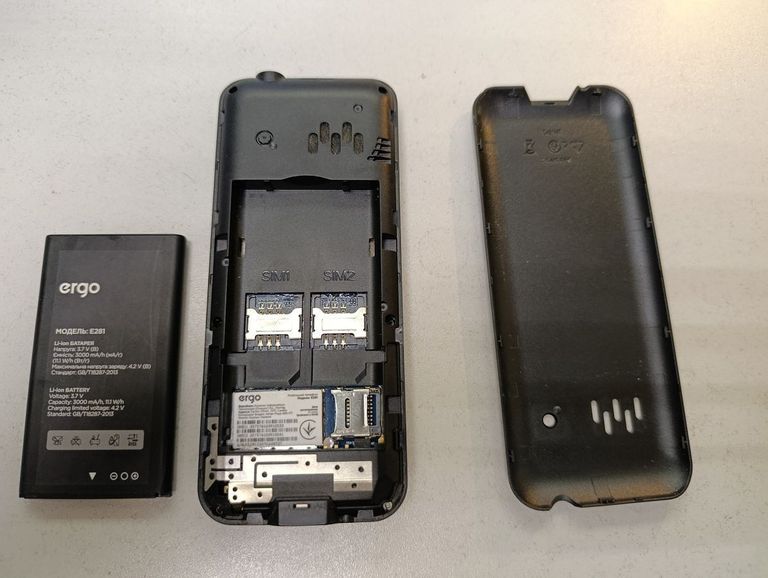 Дешиво Ergo E281 Dual Sim Black с ломбарда