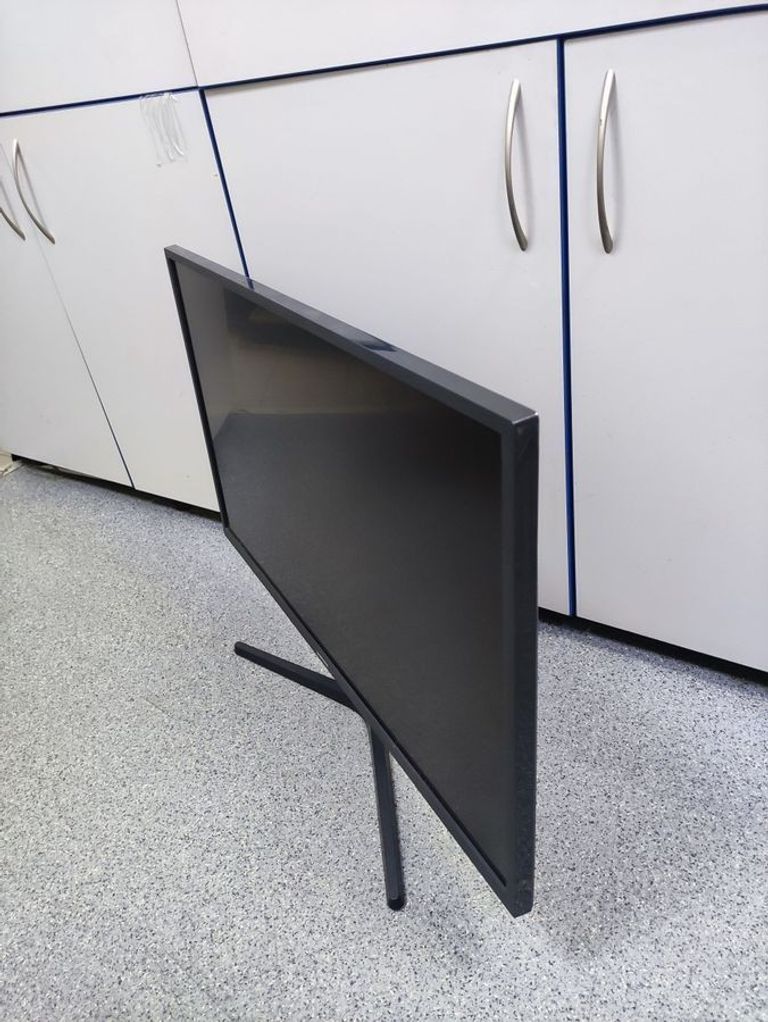 Дешево Samsung U32J590U з ломбарду