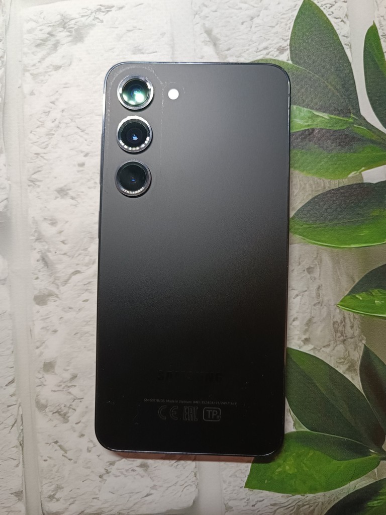 Купить Samsung Galaxy S23 8/128GB Phantom Black (SM-S911BZKD) Б/У