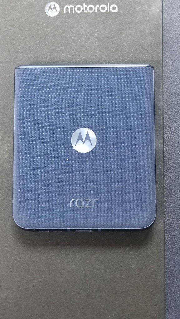 Дешево Motorola Razr 60 8/256GB Gibraltar Sea з ломбарду
