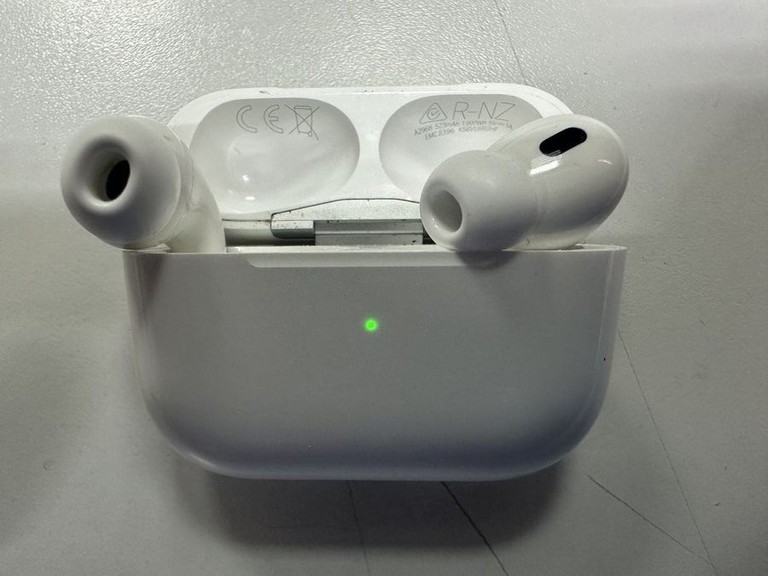 Оголошення Apple airpods pro 2nd generation with magsafe charging case usb-c Б/У