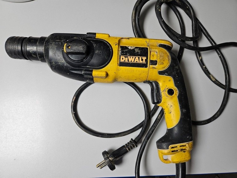 Купити Dewalt d25013-qs Б/У
