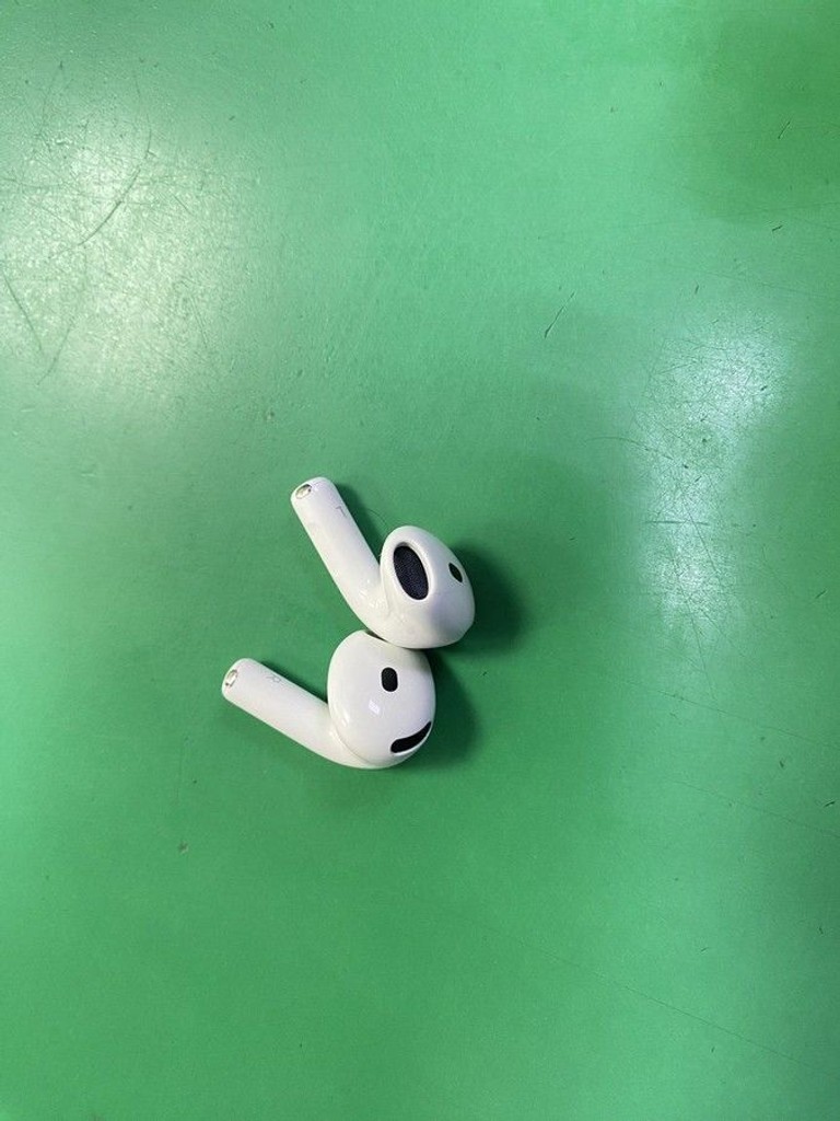 Купити Apple airpods 4 Б/У
