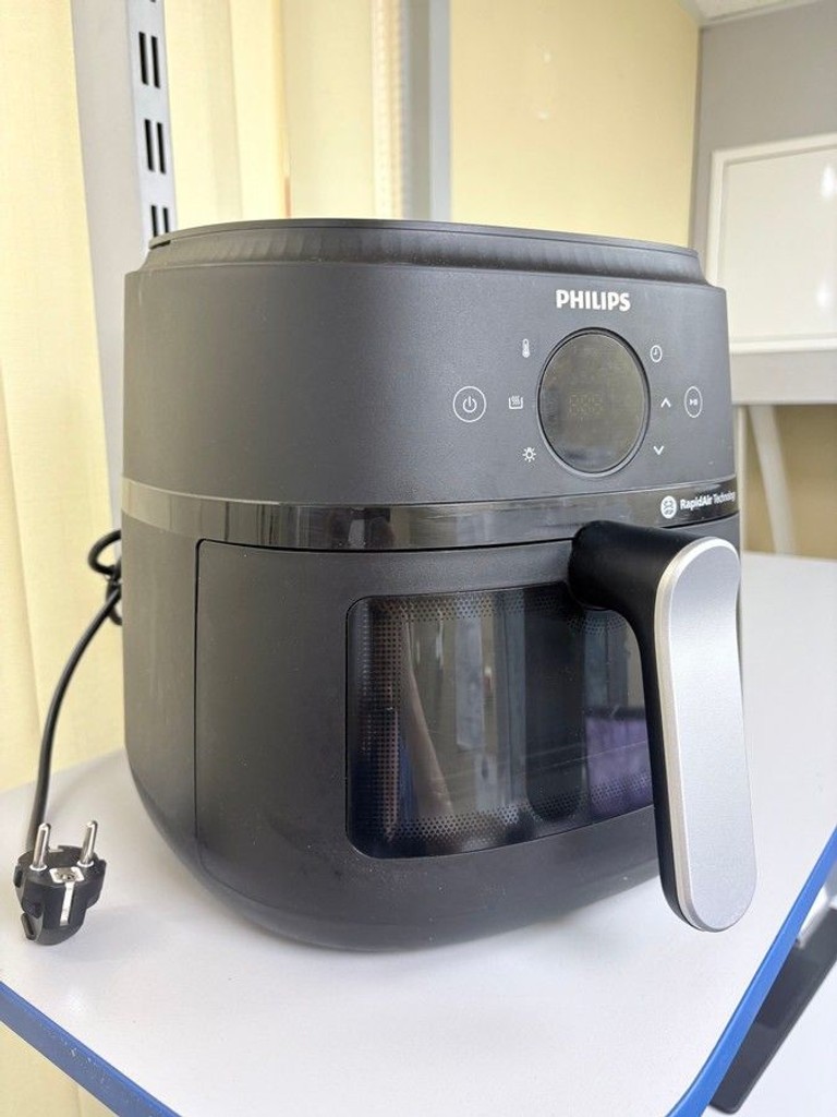 Дешиво Philips Airfryer NA231/00 с ломбарда
