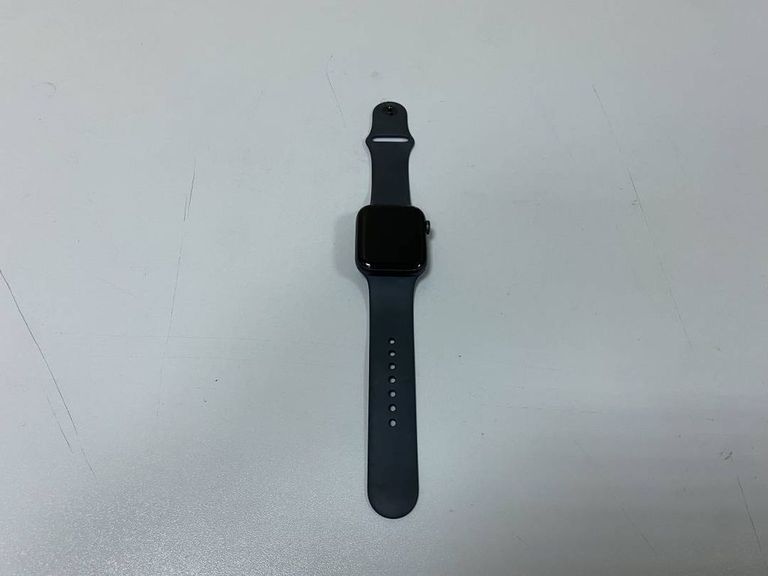 Apple watch se 44mm aluminum case