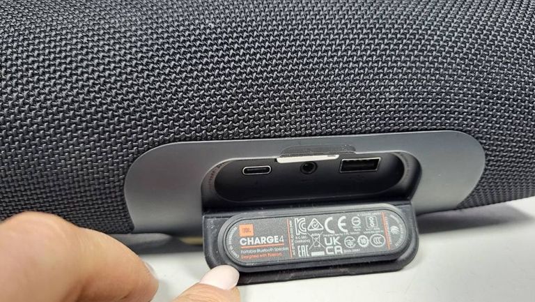 Оголошення Jbl charge 4 Б/У