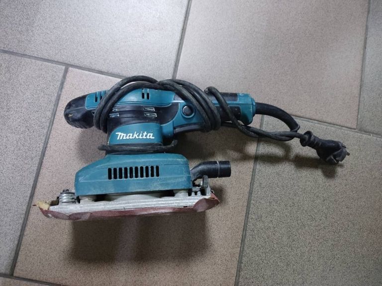 Makita BO3710