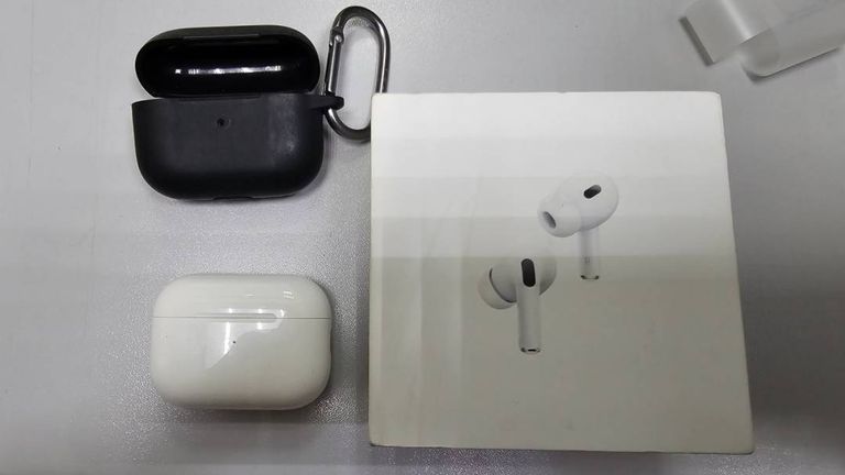 Apple airpods pro 2nd generation with magsafe charging case usb-c