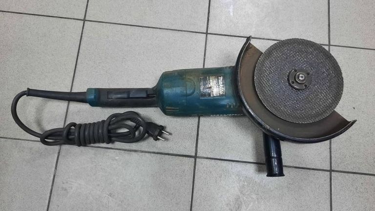 Дешево Makita GA9020R з ломбарду