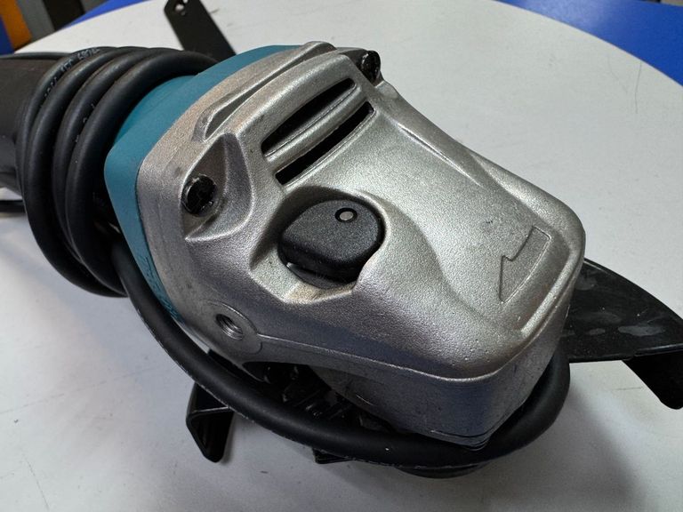 Розпродаж Makita 9558HN, продавець Техноскарб
