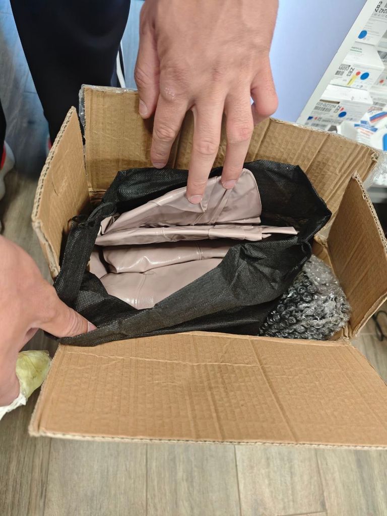 Объявление Надувний матрац HANGKAI для автомобіля, позашляховика, вантажівки з повітряним насосом та подушкою, сумка для зберігання, надувн Б/У