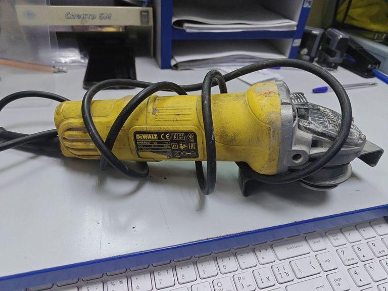 Дешево Dewalt DWE4057 з ломбарду