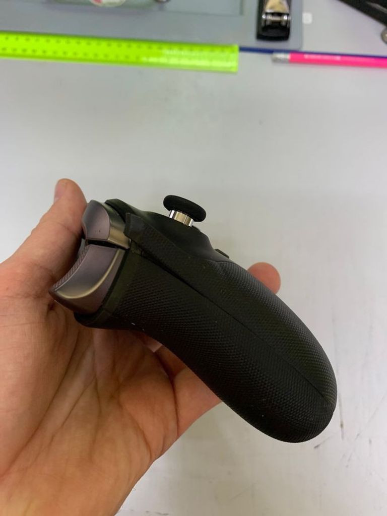 Дешево Microsoft Xbox Elite Wireless Controller Series 2 Black (FST-00003) з ломбарду