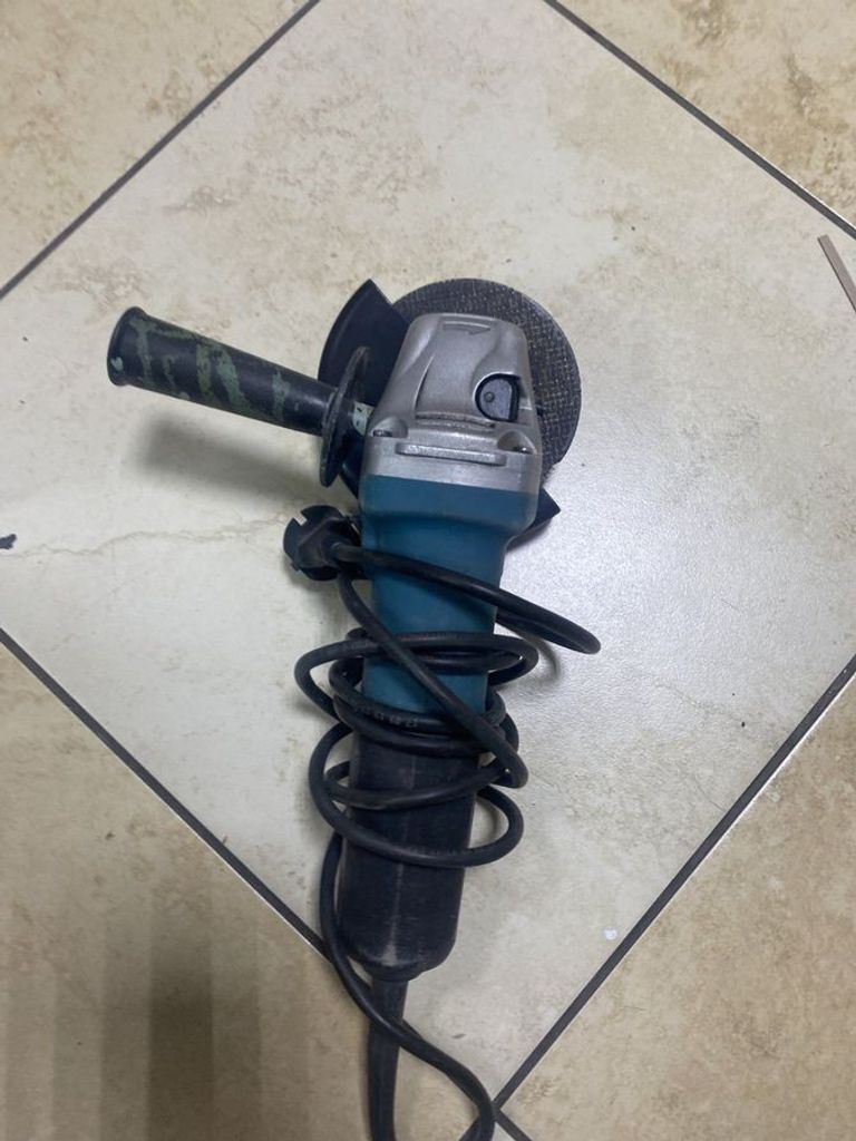 Дешево Makita 9558HN з ломбарду