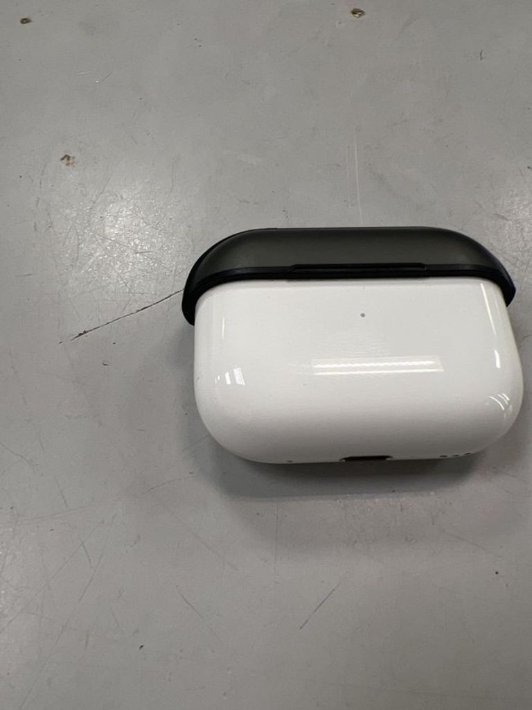 Купити Apple airpods pro 2nd generation with magsafe charging case usb-c Б/У